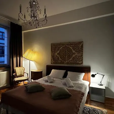 Locus Vietoris Apartment *