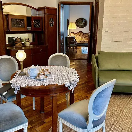 Apartment Locus Vietoris