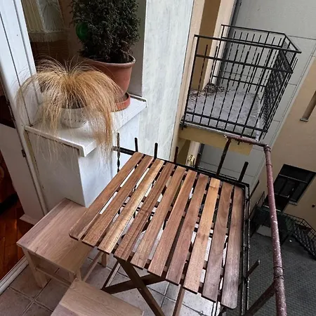 Apartment Locus Vietoris *