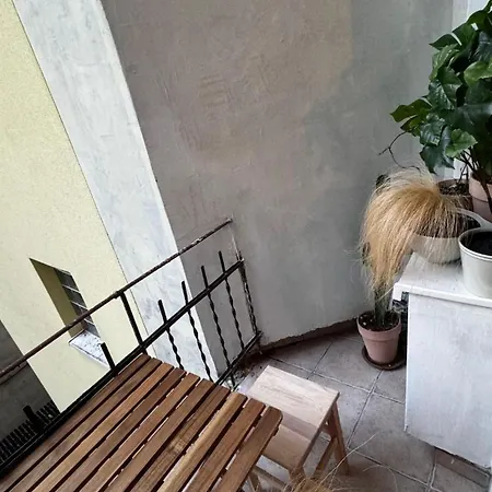 Locus Vietoris Apartment *