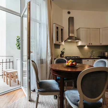 Apartament Locus Vietoris